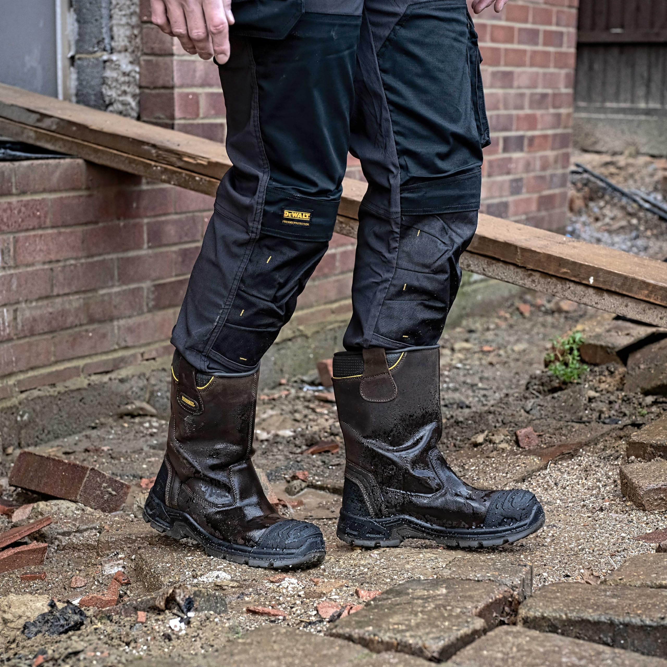 VERY COMFY DEWALT Mens Millington Waterproof Composite Toe Work