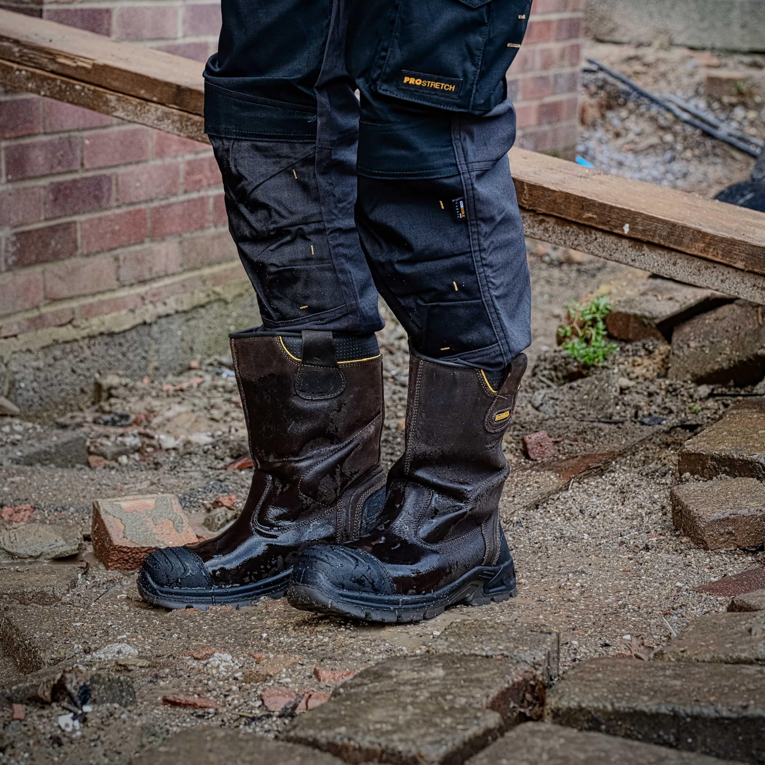VERY COMFY DEWALT Mens Millington Waterproof Composite Toe Work